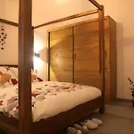 Appartement Troglodyte Avec Cour, A 20m Des Plages, Loveroom Avec Jacuzzi 