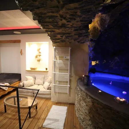 Troglodyte Avec Cour, A 20m Des Plages, Loveroom Avec Jacuzzi 