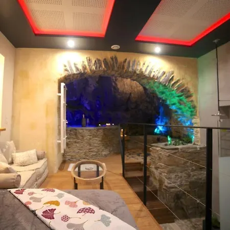 Troglodyte Avec Cour, à 20m Des Plages, Loveroom Avec Jacuzzi Le Ginkgo *