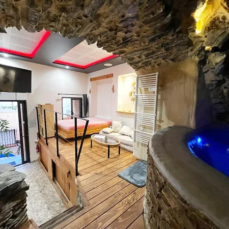 Apartamento Troglodyte Avec Cour, à 20m Des Plages, Loveroom Avec Jacuzzi Le Ginkgo