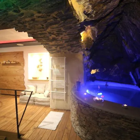 Troglodyte Avec Cour, A 20m Des Plages, Loveroom Avec Jacuzzi 