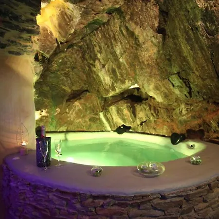 Troglodyte Avec Cour, A 20m Des Plages, Loveroom Avec Jacuzzi 