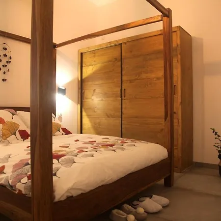 Apartment Troglodyte Avec Cour, A 20m Des Plages, Loveroom Avec Jacuzzi 