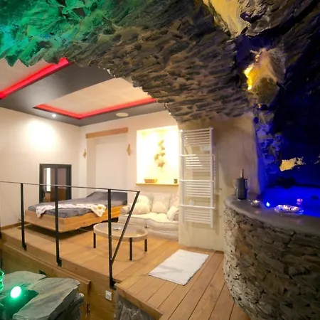 Troglodyte Avec Cour, A 20m Des Plages, Loveroom Avec Jacuzzi 