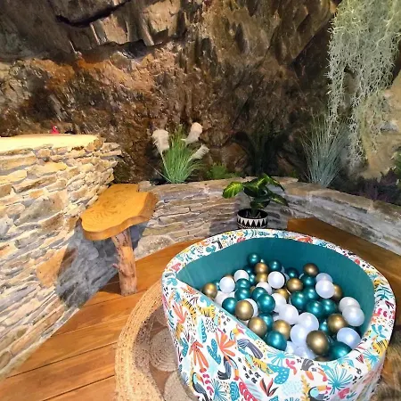Troglodyte Avec Cour, A 20m Des Plages, Loveroom Avec Jacuzzi 