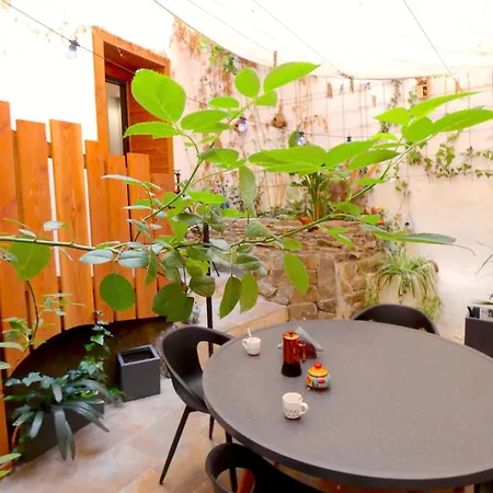 Troglodyte Avec Cour, à 20m Des Plages, Loveroom Avec Jacuzzi Le Ginkgo Collioure