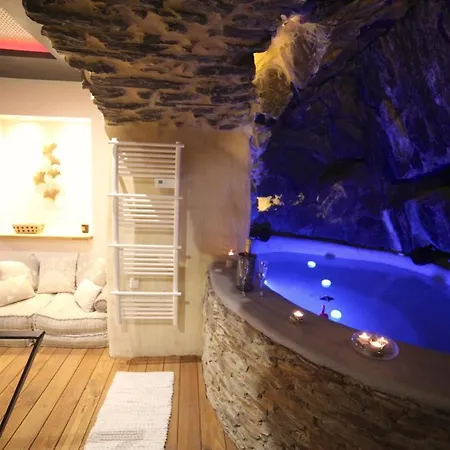 Troglodyte Avec Cour, à 20m Des Plages, Loveroom Avec Jacuzzi Le Ginkgo Apartamento