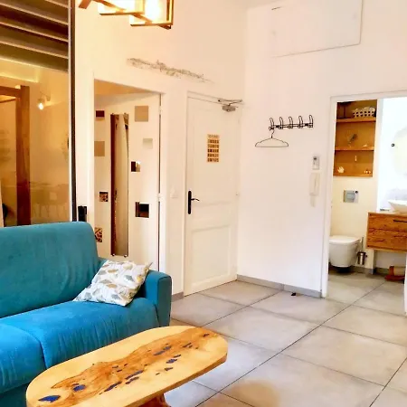Apartment Troglodyte Avec Cour, A 20m Des Plages, Loveroom Avec Jacuzzi 