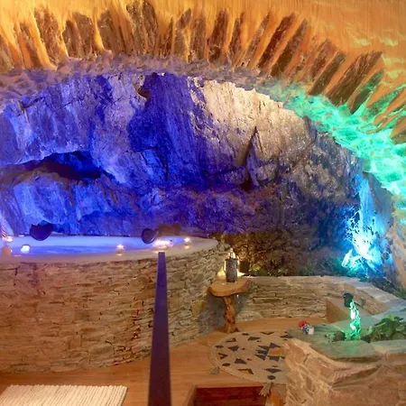 Troglodyte Avec Cour, A 20m Des Plages, Loveroom Avec Jacuzzi 