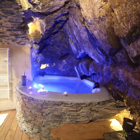 Troglodyte Avec Cour, à 20m Des Plages, Loveroom Avec Jacuzzi Le Ginkgo *