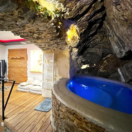 Apartamento Troglodyte Avec Cour, à 20m Des Plages, Loveroom Avec Jacuzzi Le Ginkgo