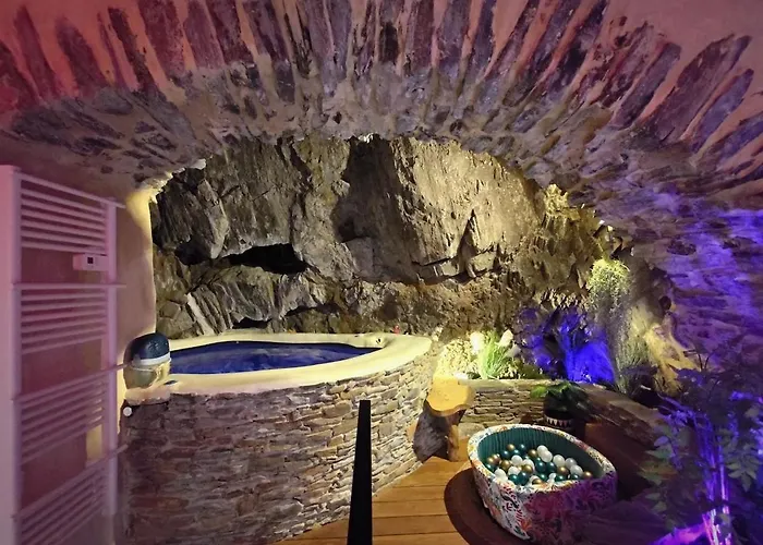 Troglodyte Avec Cour, A 20m Des Plages, Loveroom Avec Jacuzzi 