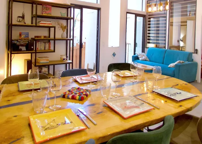 Troglodyte Avec Cour, A 20m Des Plages, Loveroom Avec Jacuzzi 