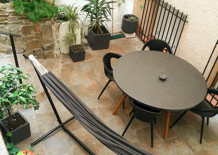 Apartament Troglodyte Avec Cour, A 20m Des Plages, Loveroom Avec Jacuzzi 